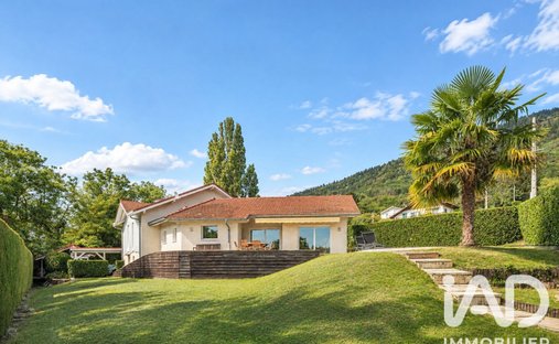 House in Saint-Cergues, Auvergne-Rhône-Alpes, France 1