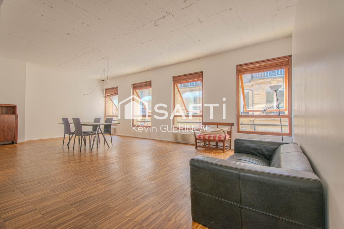 Appartement à Hôtel de Ville-Quinconce-Saint Seurin-Fondaudège, Bordeaux, France 2 - 19137130