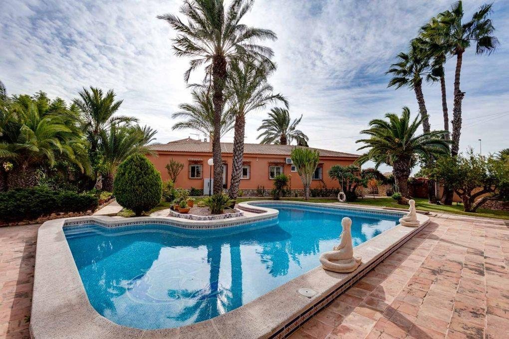 Villa in Torrevieja, Valencian Community, Spain 1 - 19136683