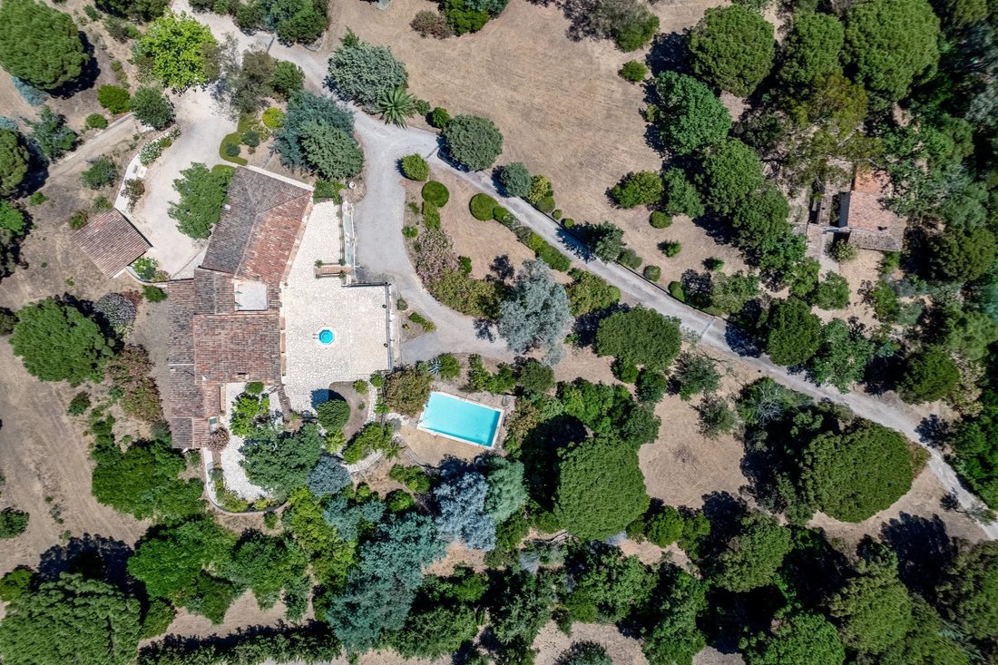 Estate in Le Plan-de-la-Tour, Provence-Alpes-Côte d'Azur, France 3 - 19137665