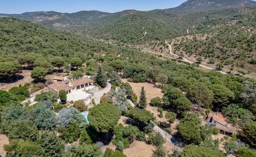 Domaine à Le Plan-de-la-Tour, Provence-Alpes-Côte d'Azur, France 1