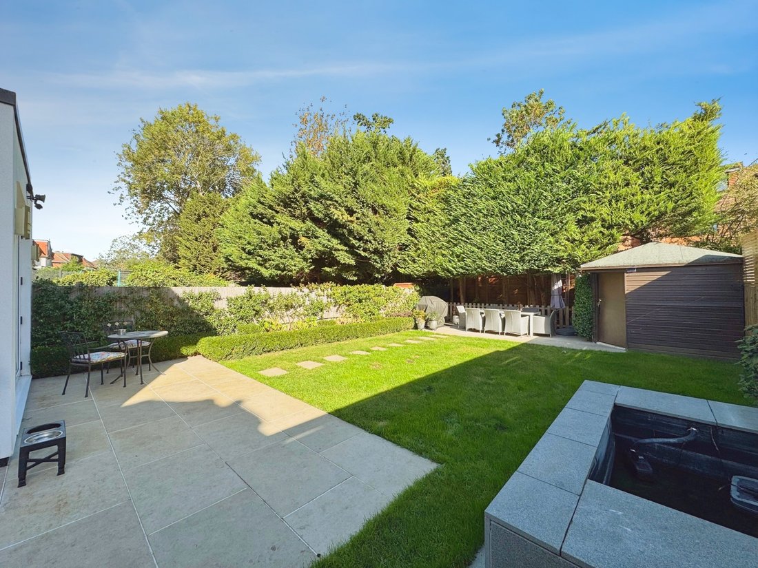 House in Edgware, Barnet, England 5 - 19137922