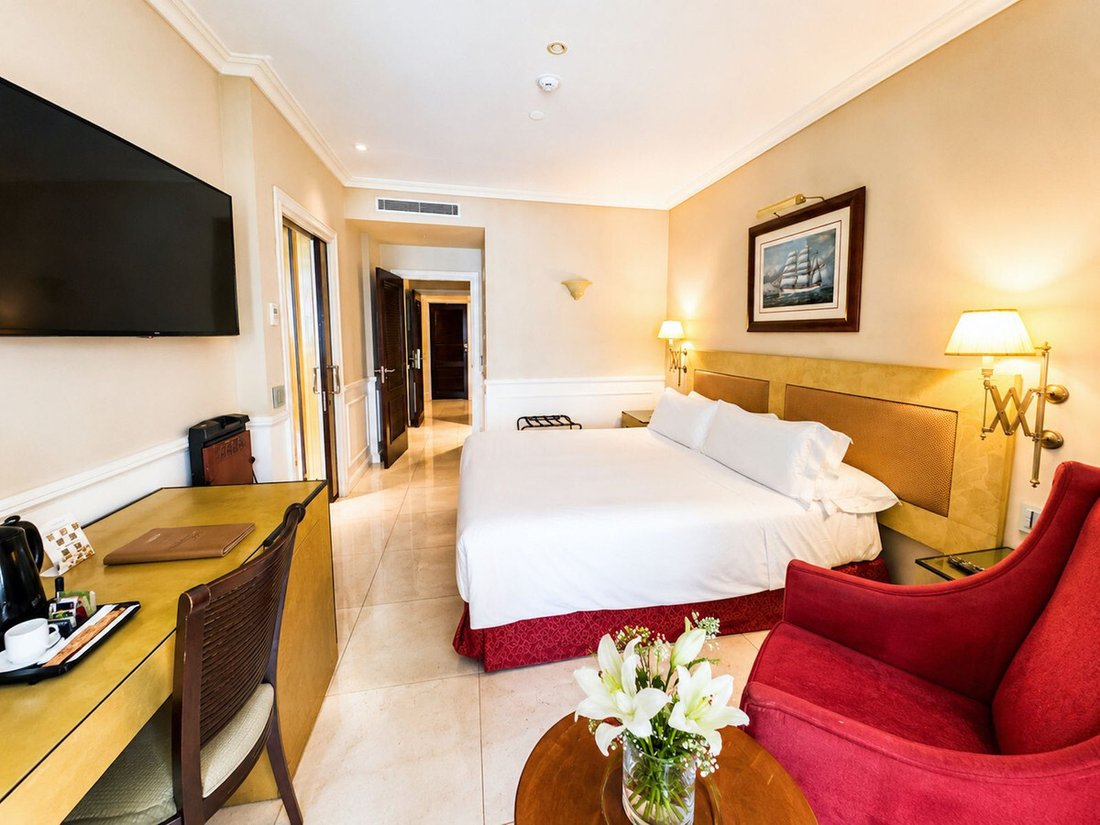 Apartment in Puerto Banus, Marbella, Spain 5 - 19137862