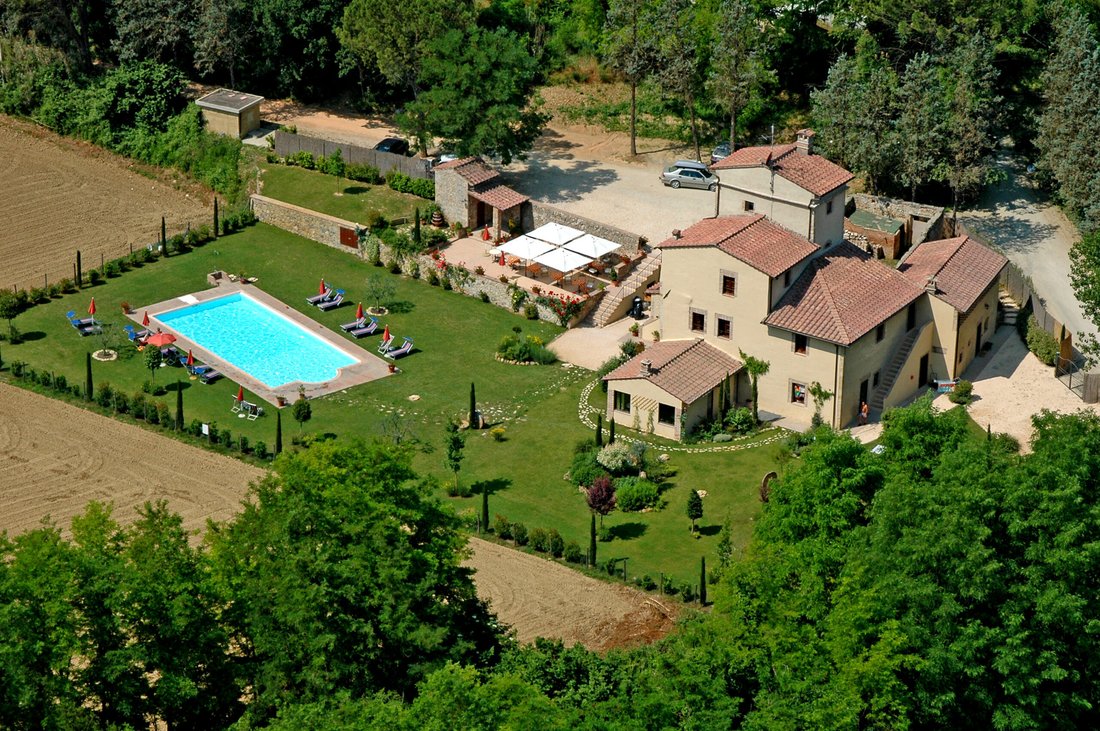 Maisons de campagne à San Gimignano, Toscane, Italie 2 - 19137947