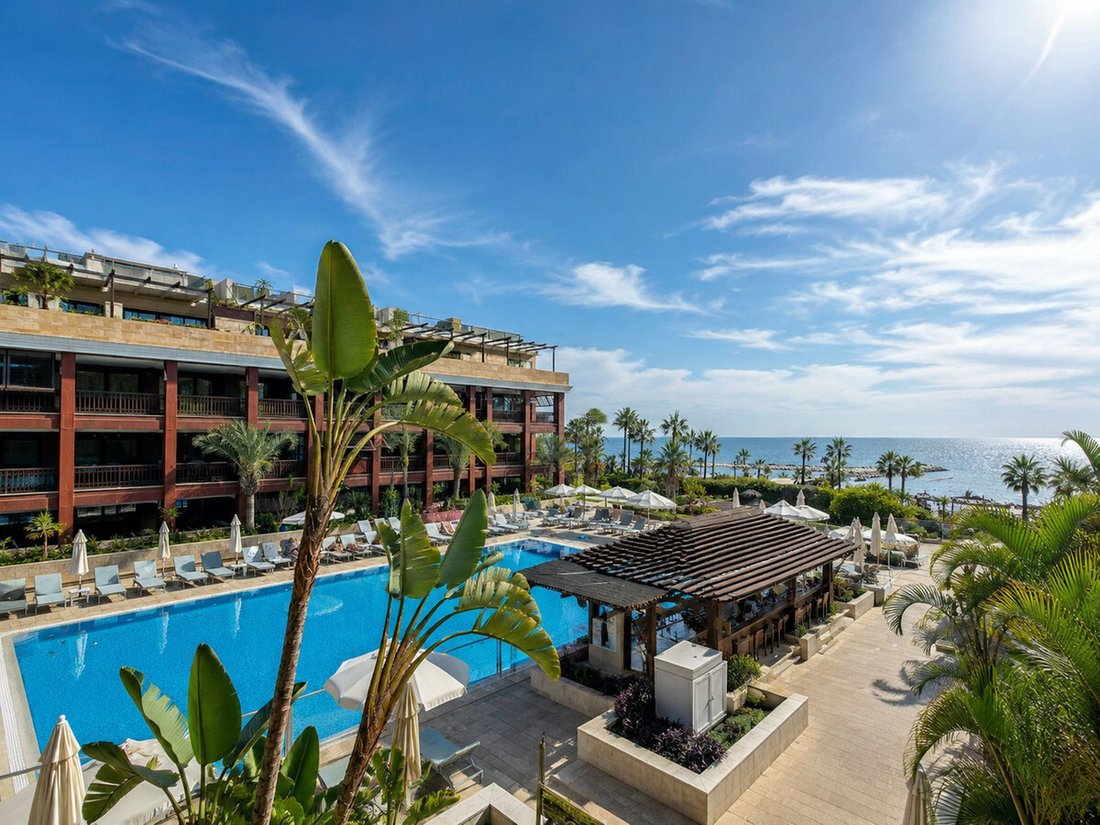 Apartment in Puerto Banus, Marbella, Spain 1 - 19137862