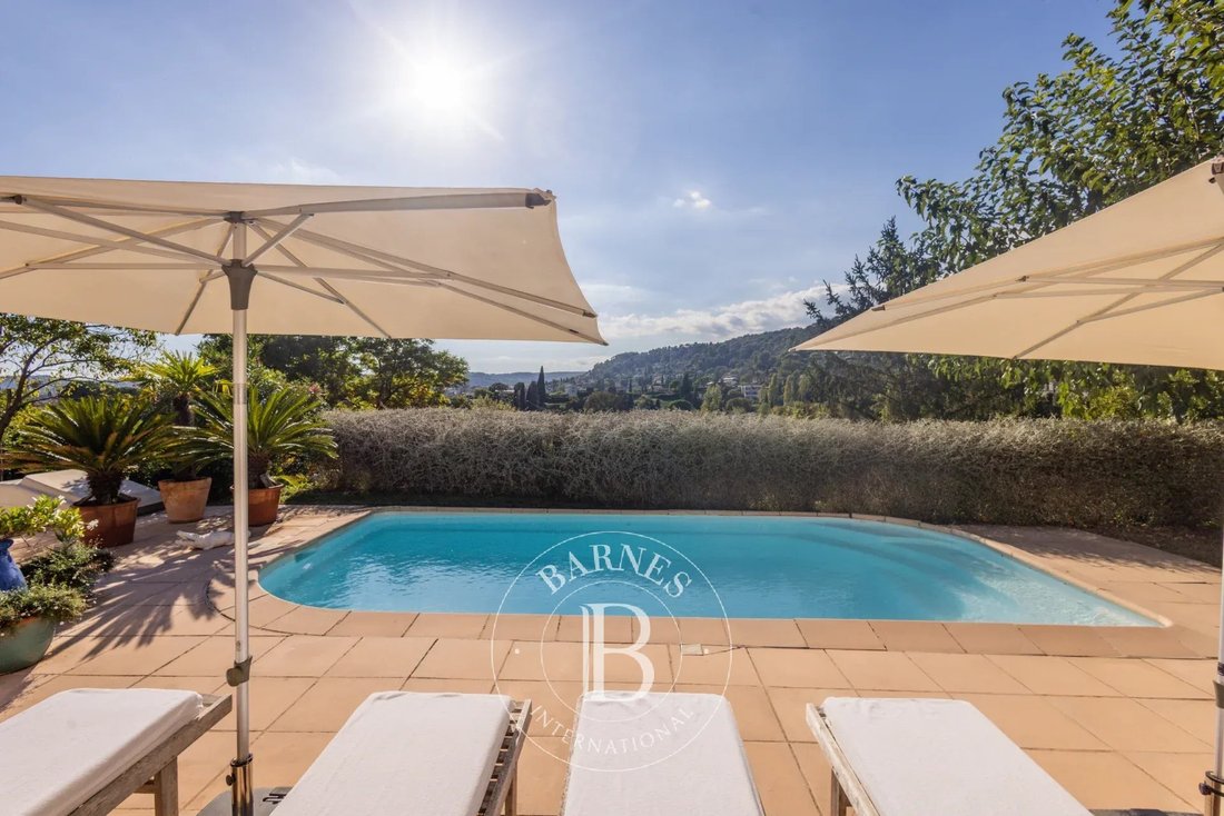 Villa in Saint-Paul-de-Vence, Provence-Alpes-Côte d'Azur, France 1 - 19138010