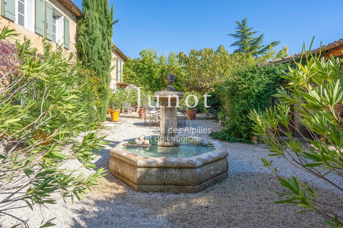 Landhaus in Gordes, Provence-Alpes-Côte d'Azur, Frankreich 3 - 19060622