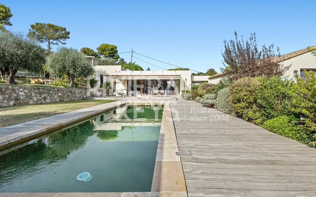 Villa in Mougins, Provence-Alpes-Côte d'Azur, France 2 - 19137766