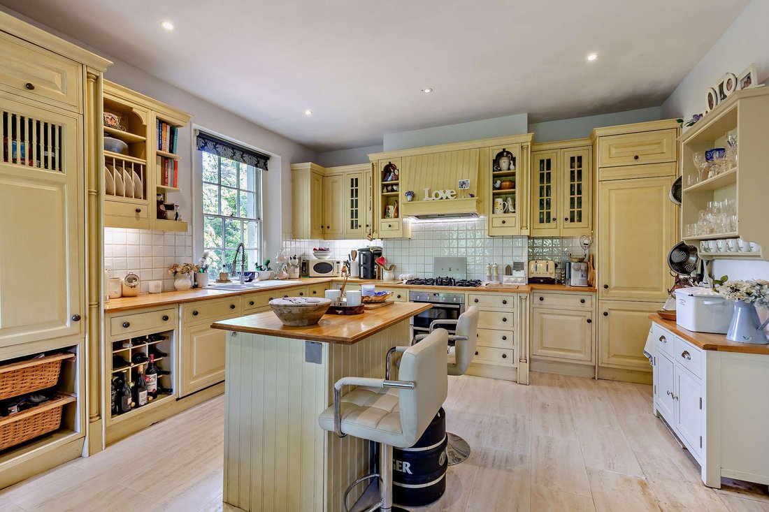 House in Ash Vale, England 2 - 19137757