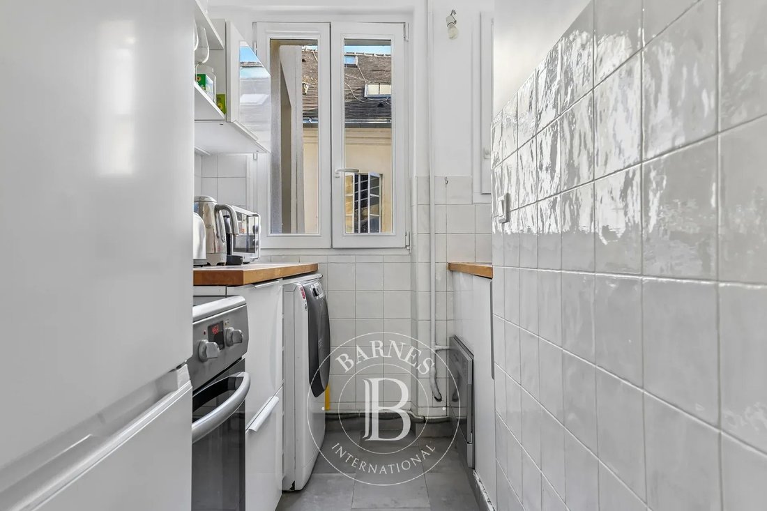 Apartment in Lorette-Martyrs, Paris 9e Arrondissement, Paris 4 - 19137807