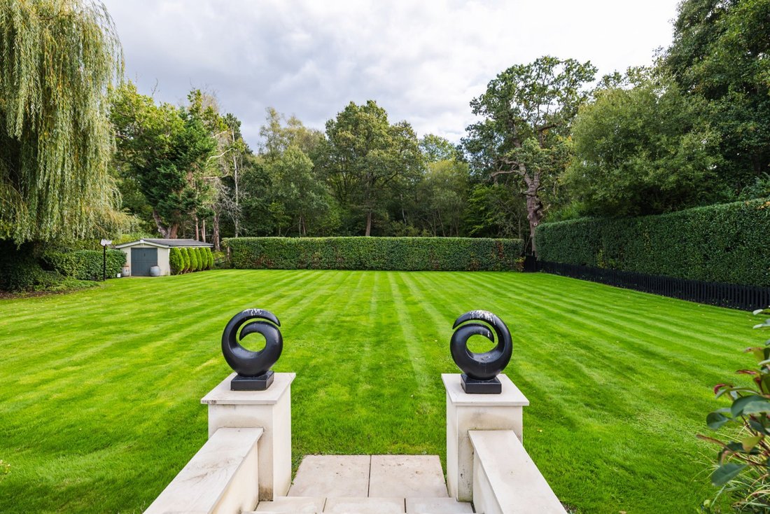 Haus in Whitmoor, Worplesdon, England 5 - 19138053