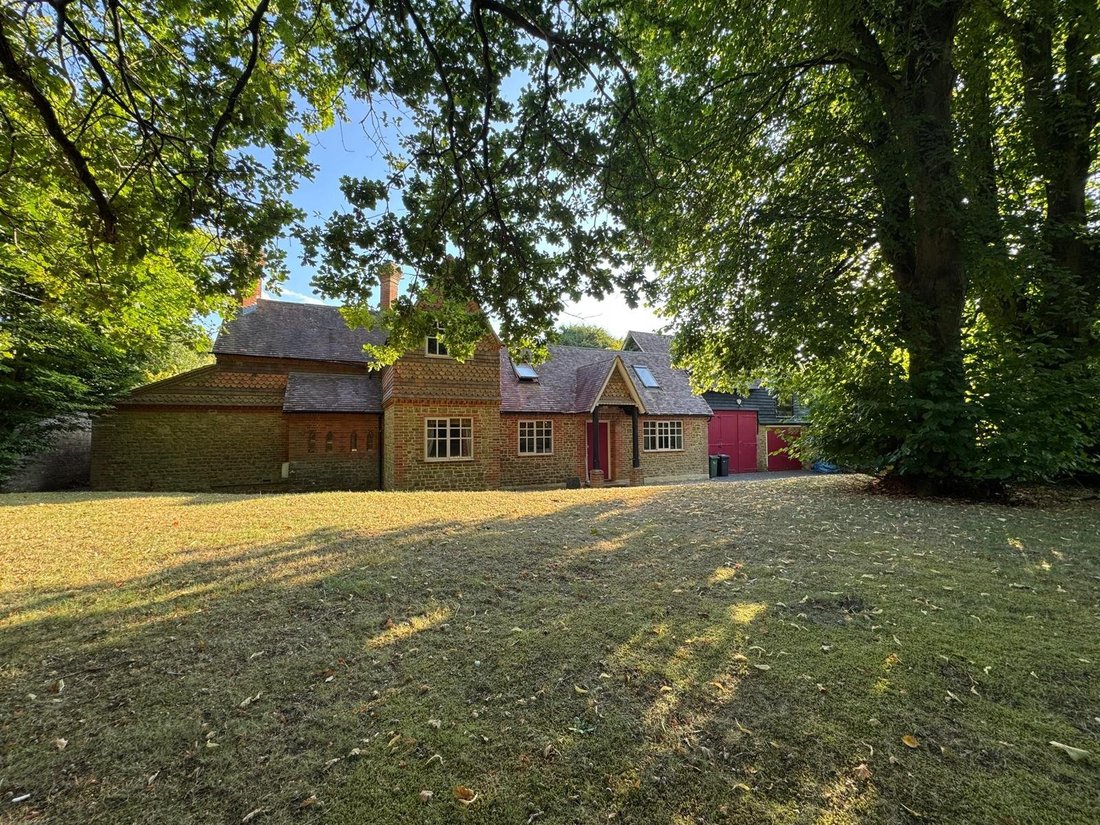 House in Guildford, England 1 - 19137927