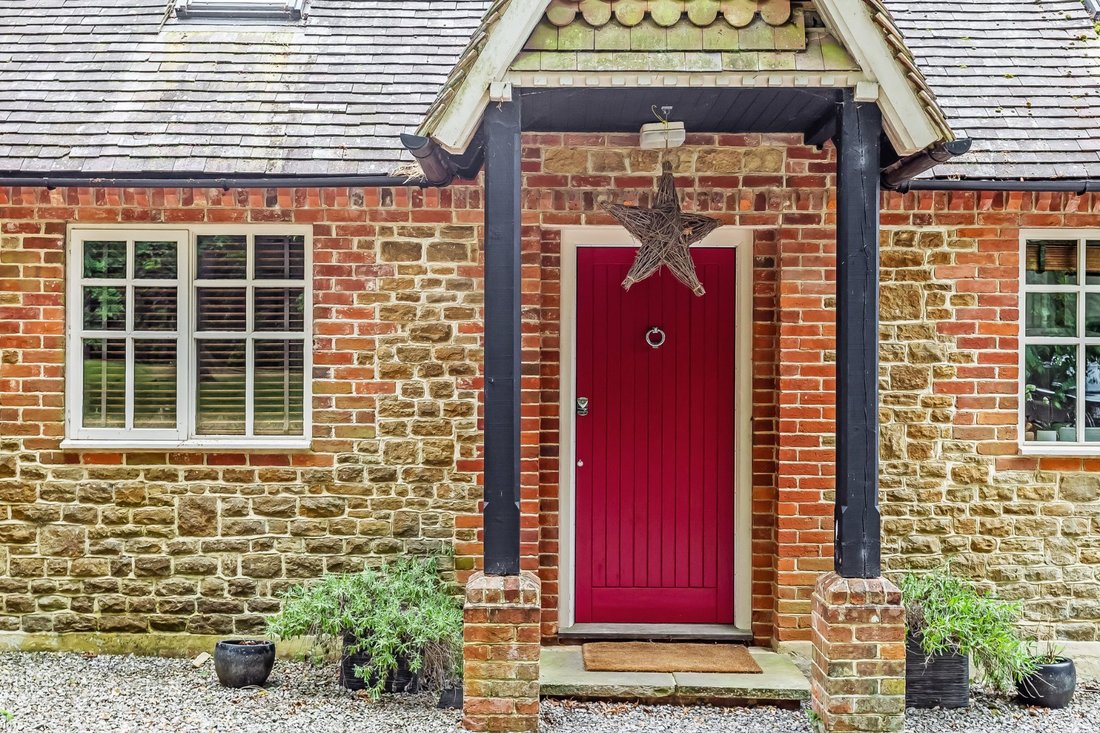 House in Guildford, England 5 - 19137927