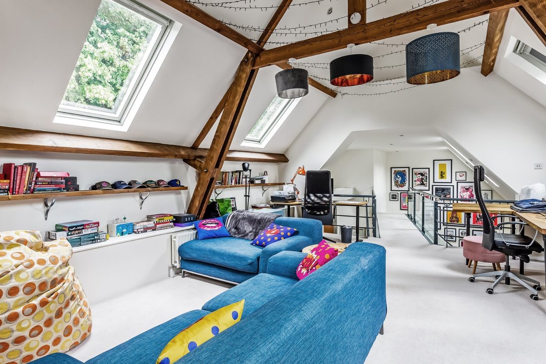 House in Guildford, England 3 - 19137927