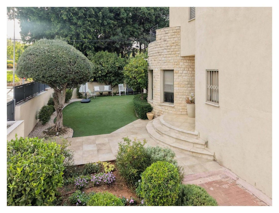 House in Ra'anana, Center District, Israel 3 - 19138689