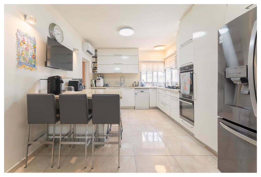 House in Ra'anana, Center District, Israel 1 - 19138689