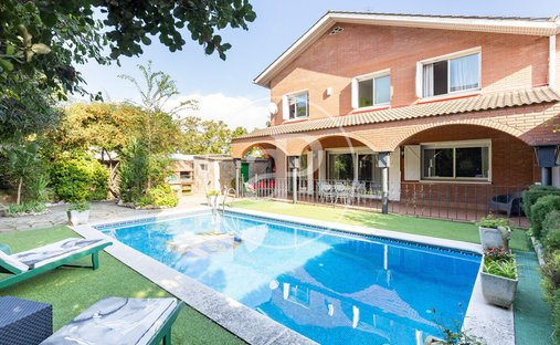 Villa a Cerdanyola del Vallès, Catalogna, Spagna 1