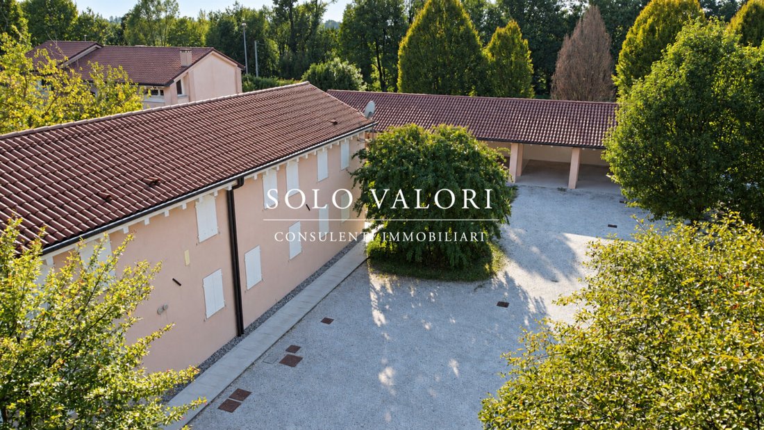 Villa in Resana, Veneto, Italy 3 - 19141753