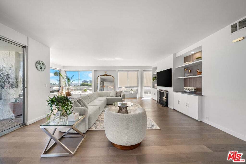 Condo in Beverly Hills, California, United States 1 - 19140193