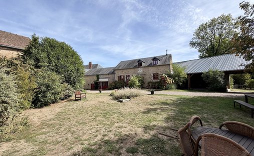 Haus in Ouroux-en-Morvan, Bourgogne-Franche-Comté, Frankreich 1
