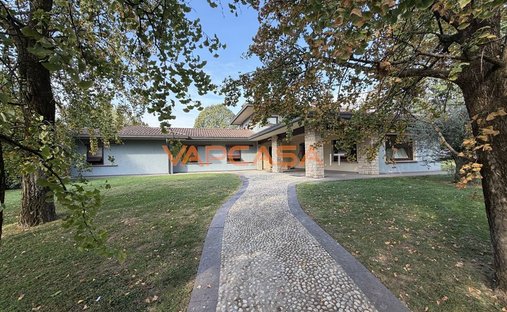 Villa in Cividate al Piano, Lombardei, Italien 1
