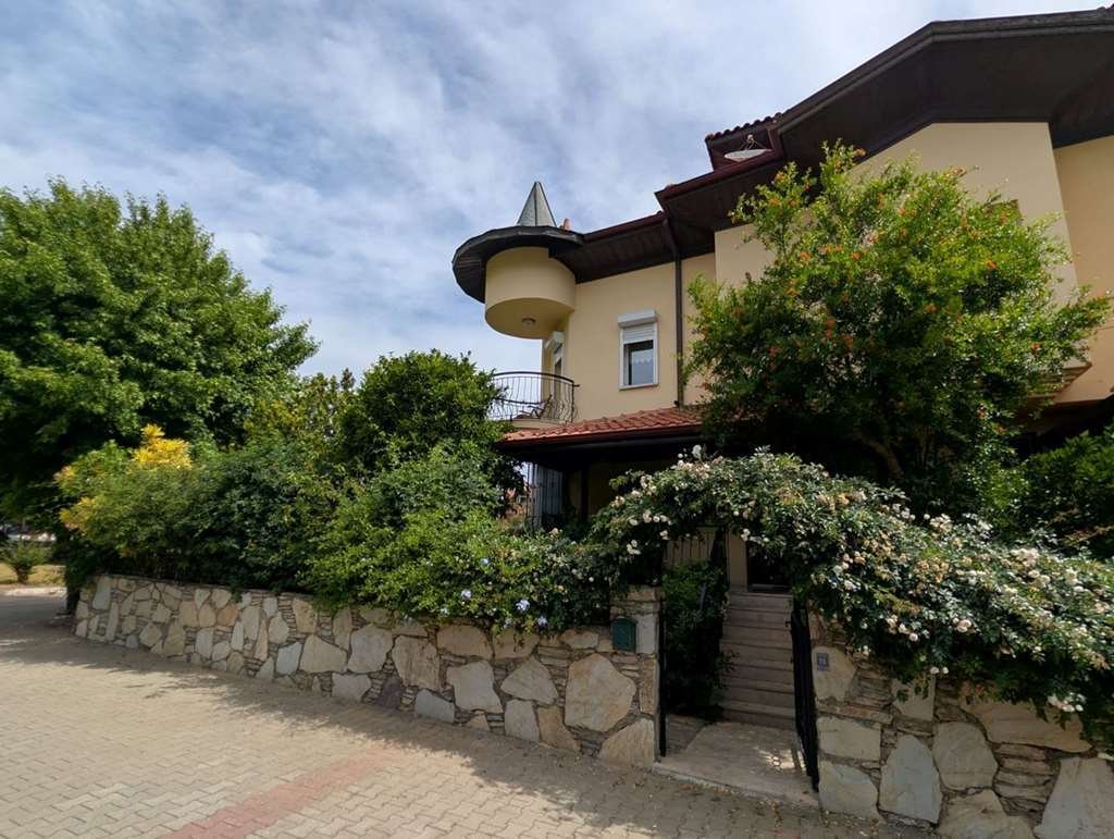 Villa in İçmeler, Muğla, Turkey 2 - 19143056