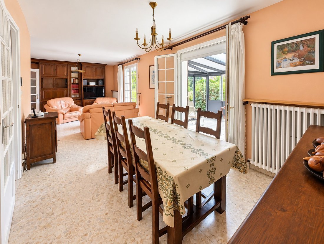 House in Les Clayes-sous-Bois, Ile-de-France, France 4 - 19142181