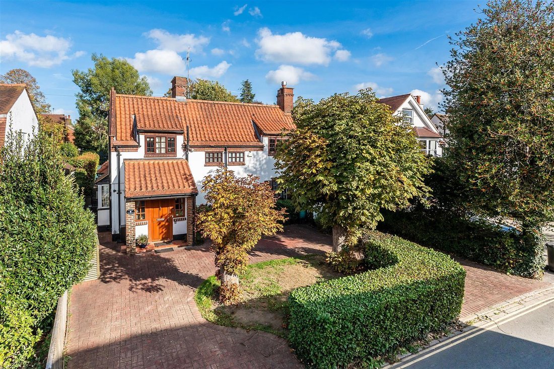 House in Hawks Hill, Fetcham, England 1 - 19139780