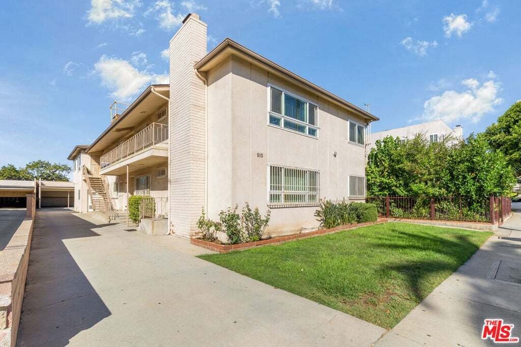 Inglewood, California, United States 2 - 19140206