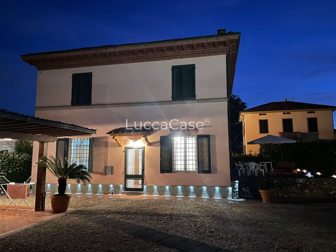 Villa in Capannori, Tuscany, Italy 4 - 19139468