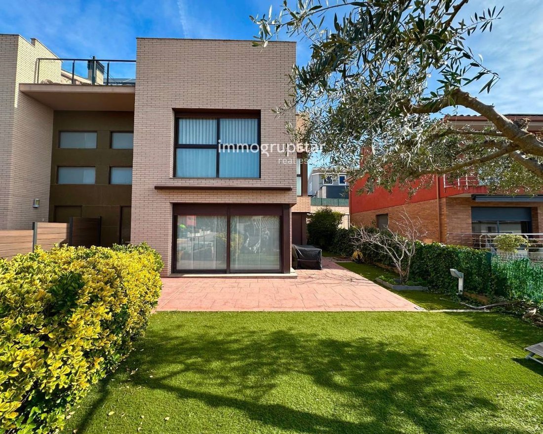 Townhouse in Palamos, Catalonia, Spain 1 - 19140843