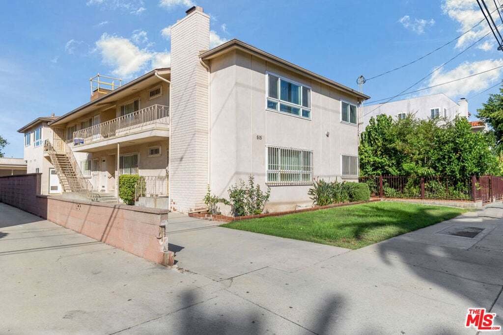 Inglewood, California, United States 3 - 19140206