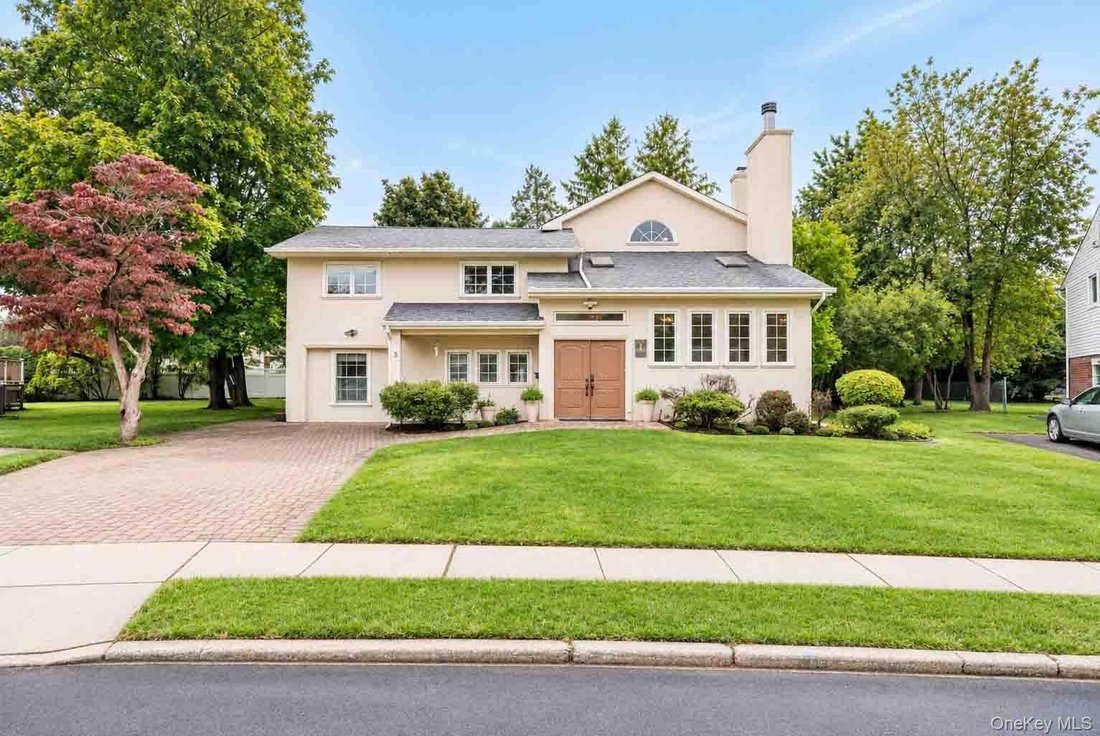 House in Plainview, New York, United States 1 - 19140052