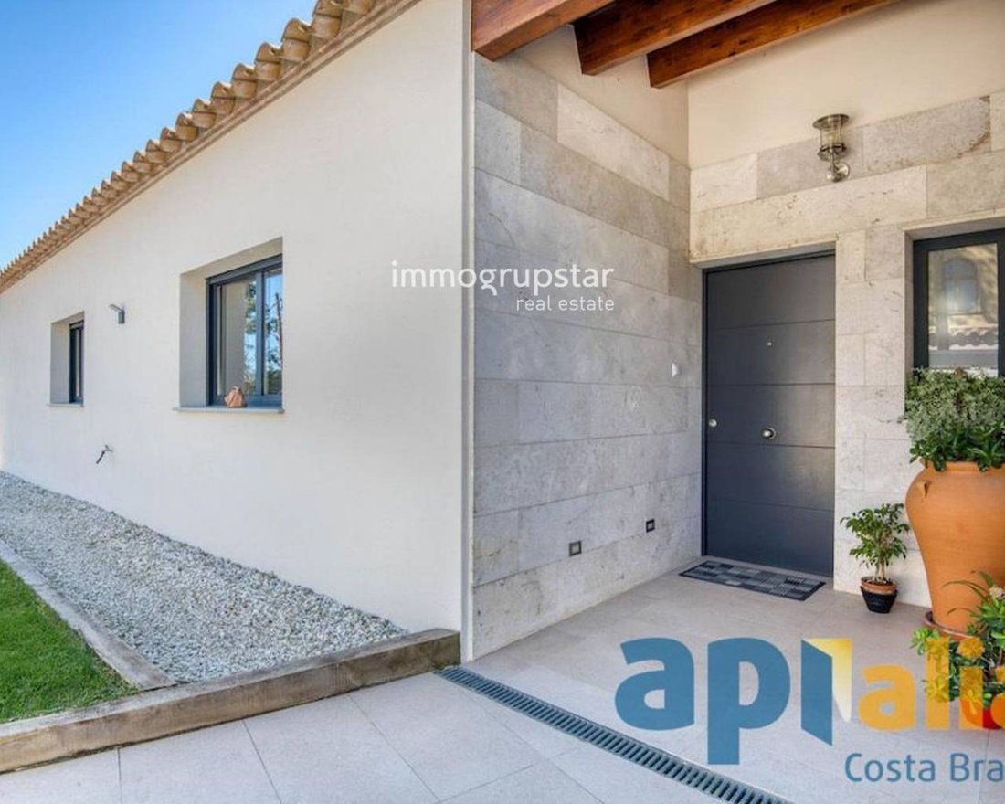 Chalet in Platja d'Aro, Catalonia, Spain 3 - 19140683