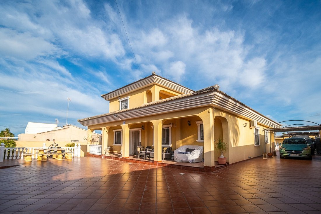 Villa en Torrevieja, Comunidad Valenciana, España 4 - 19141539
