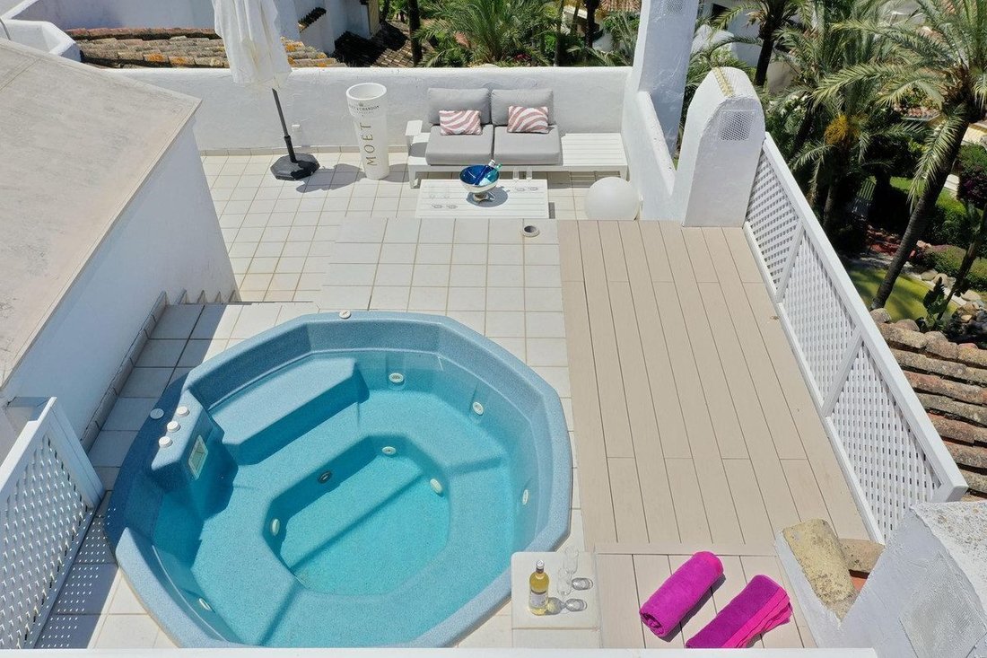 Wohnung in Elviria-Cabopino, Marbella, Spanien 4 - 19143065