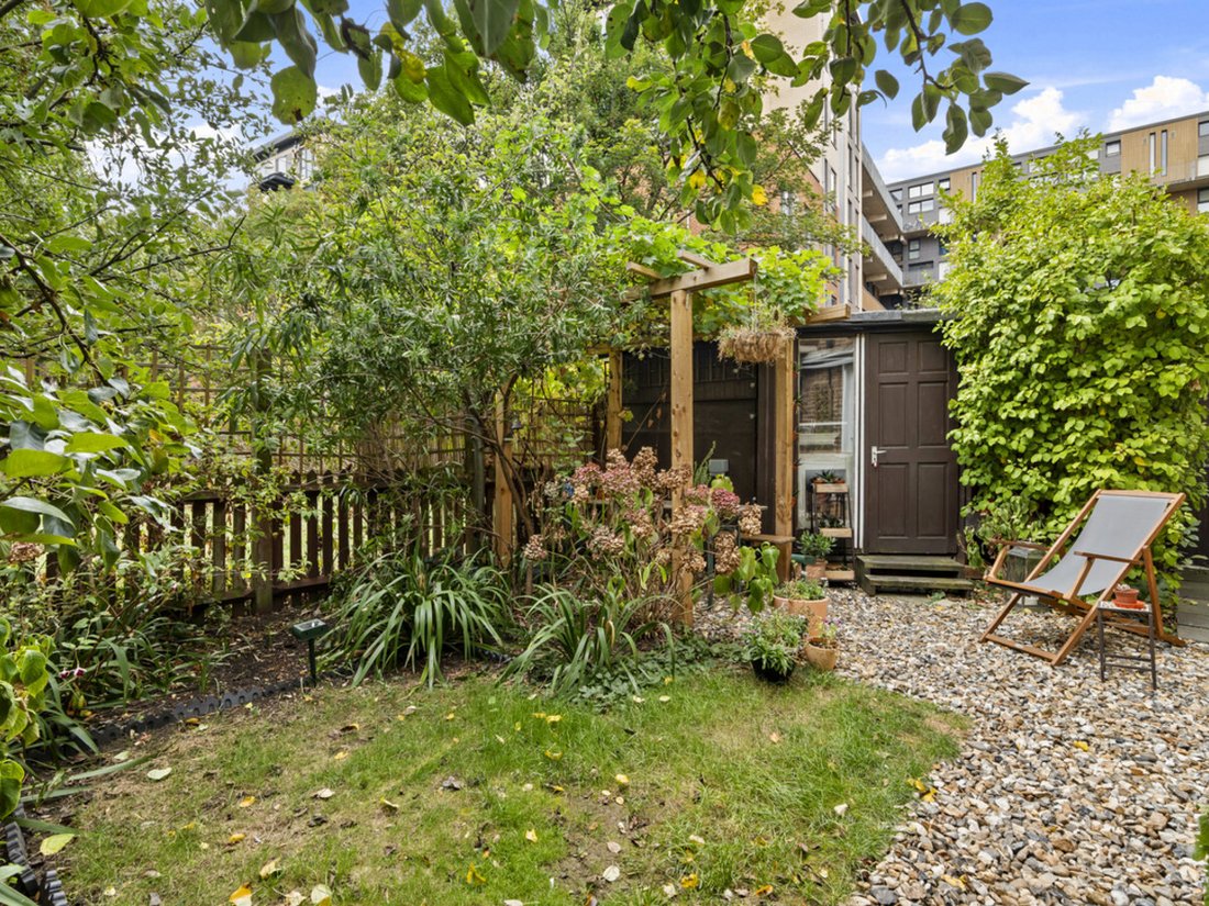 Apartment in East Acton, Ealing, England 4 - 19140998