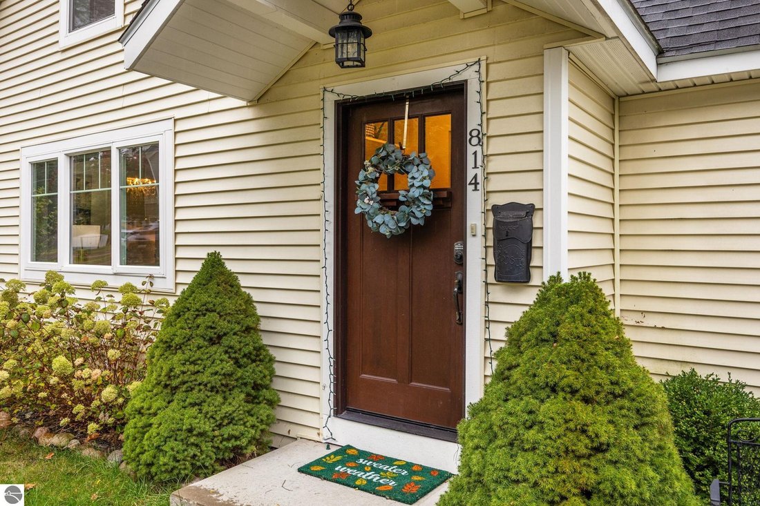 House in Garfield Township, Michigan, United States 3 - 19142472