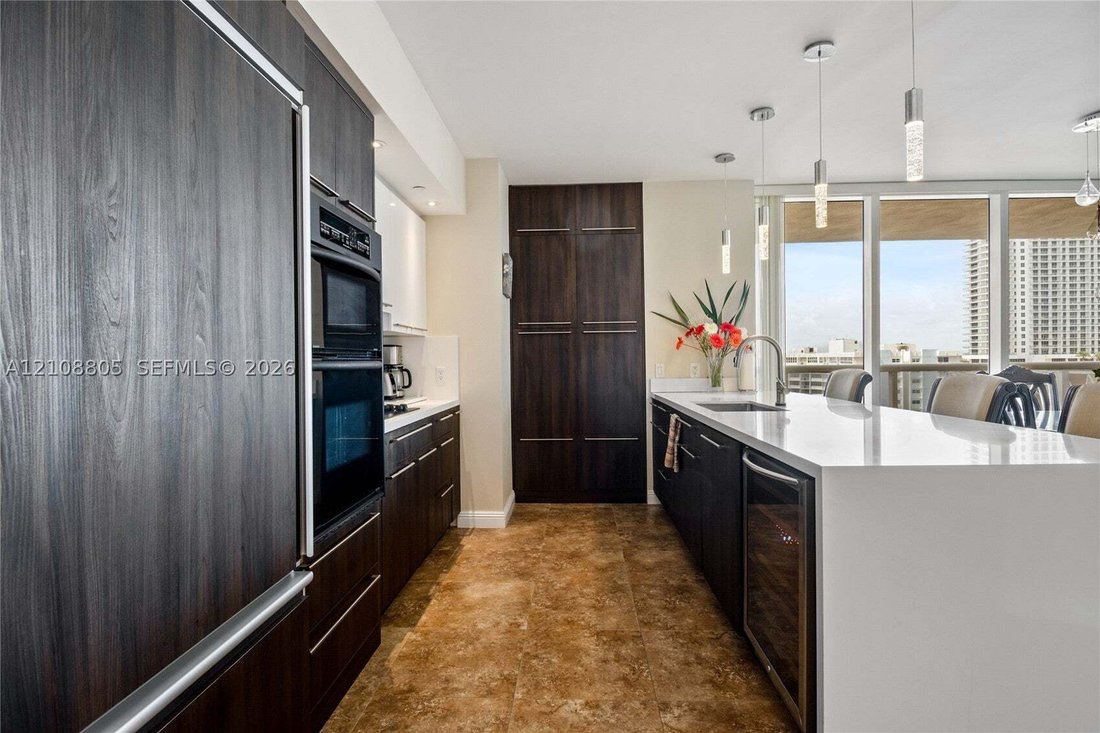 Condo in Hallandale Beach, Florida, United States 3 - 19139341