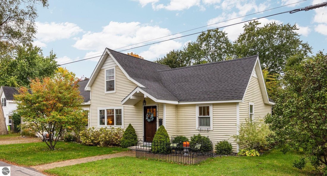 House in Garfield Township, Michigan, United States 1 - 19142472