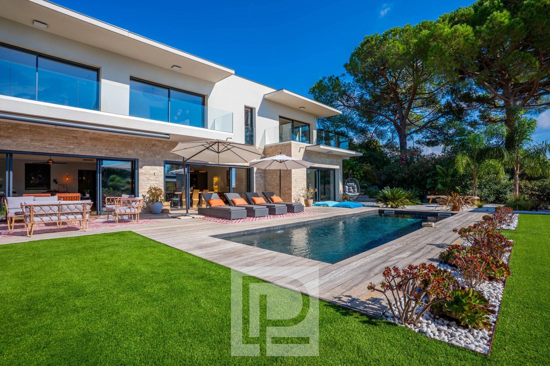 Villa in Mougins, Provence-Alpes-Côte d'Azur, France 2 - 19140962