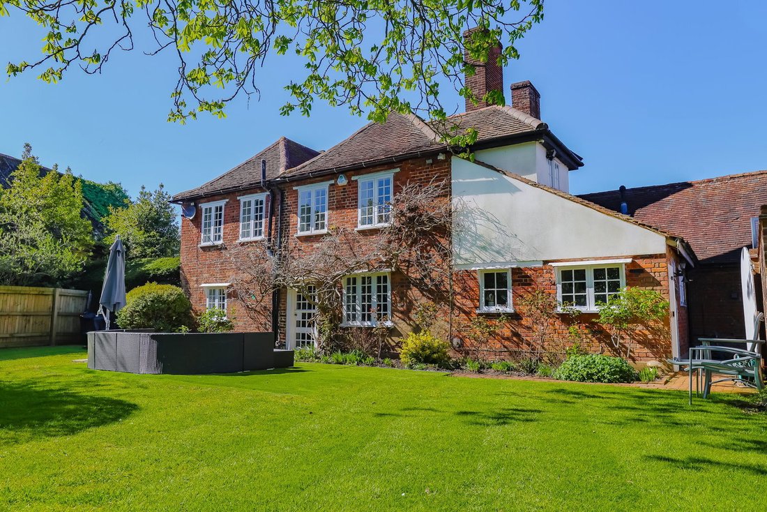 House in Stock, England 3 - 15130101