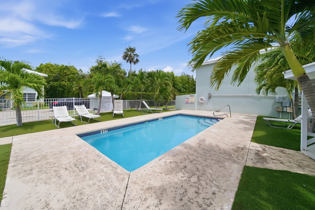 Townhouse in George Town, George Town, Cayman Islands 2 - 19135969