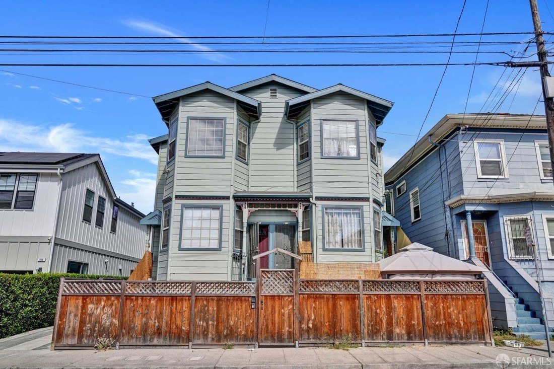 Oakland, California, United States 2 - 19142439