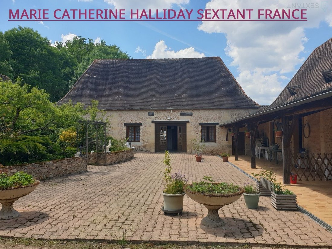 Estate in Rouffignac-Saint-Cernin-de-Reilhac, Nouvelle-Aquitaine, France 1 - 19141280