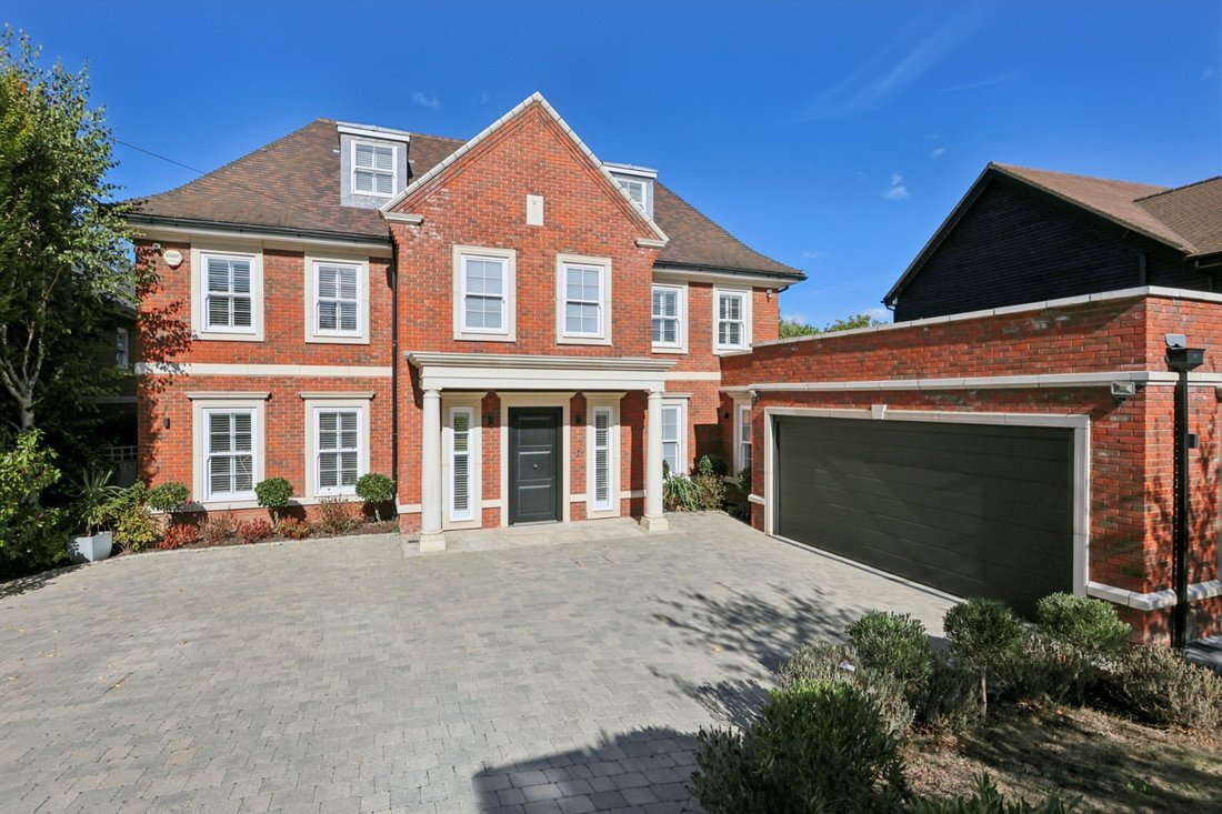Haus in Oxshott, Elmbridge, England 1 - 19140862