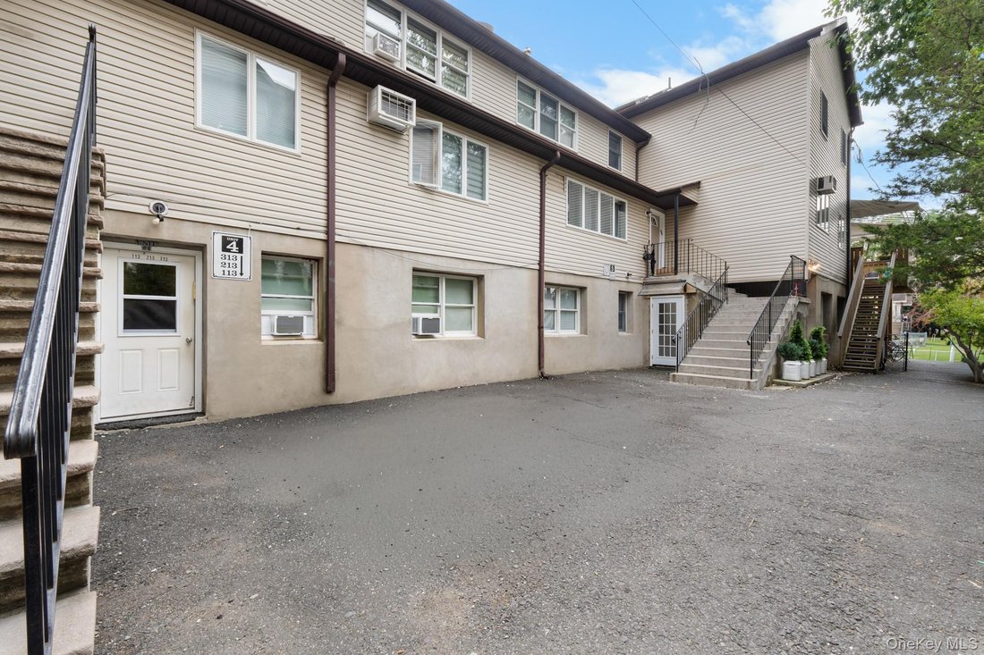 Condo in Airmont, New York, United States 3 - 19140051