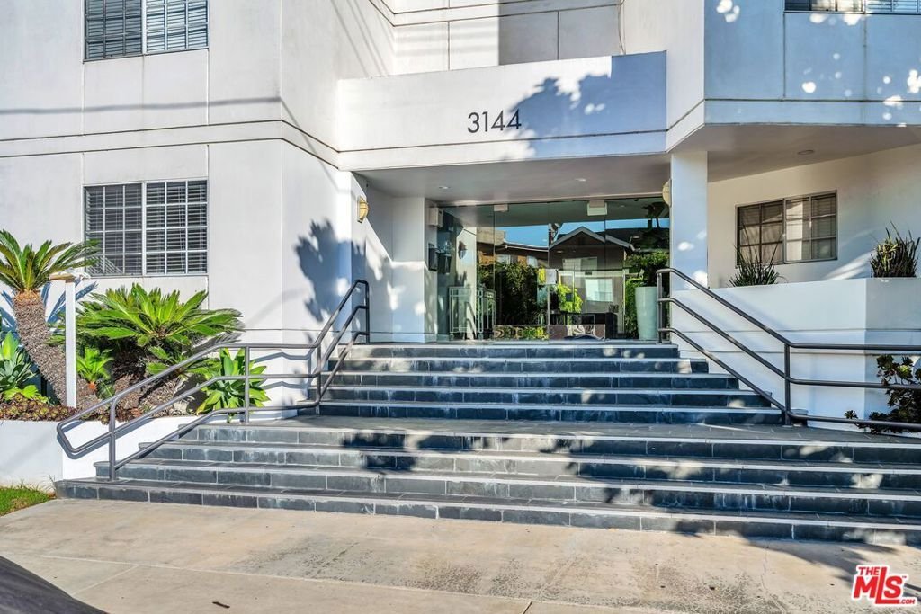 Los Angeles, California, United States 2 - 19140159