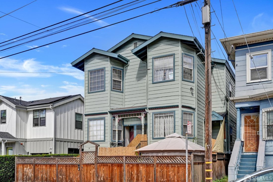 Oakland, California, United States 3 - 19142439