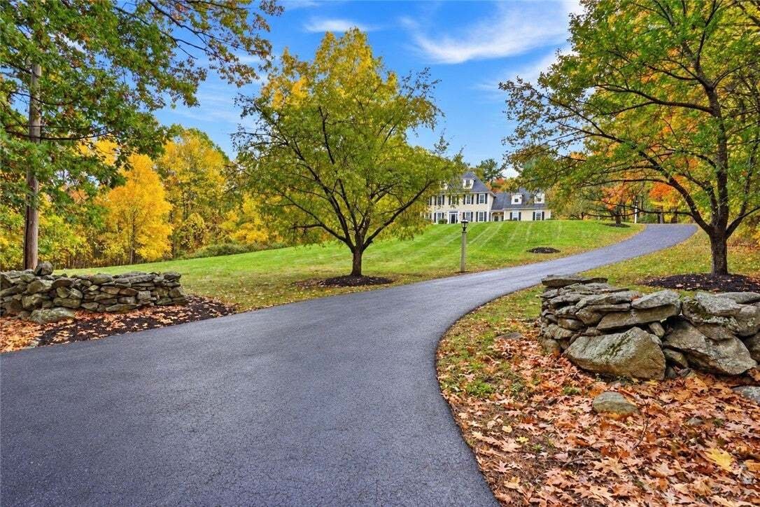 House in Sutton, Massachusetts, United States 2 - 19139385